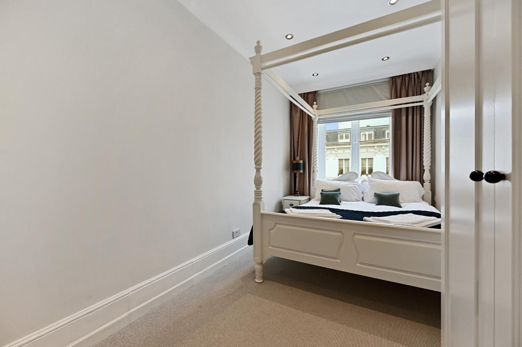 Beautiful 2 King Size Beds 2 Bath- Sleeps 5 In Earls Court Apartment London Exterior photo