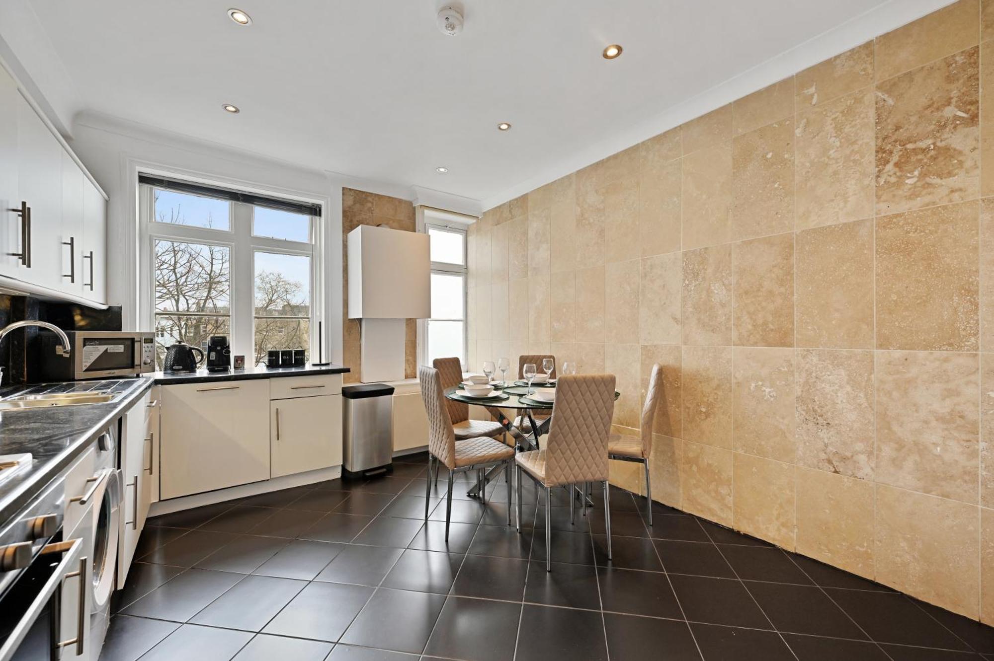Beautiful 2 King Size Beds 2 Bath- Sleeps 5 In Earls Court Apartment London Exterior photo