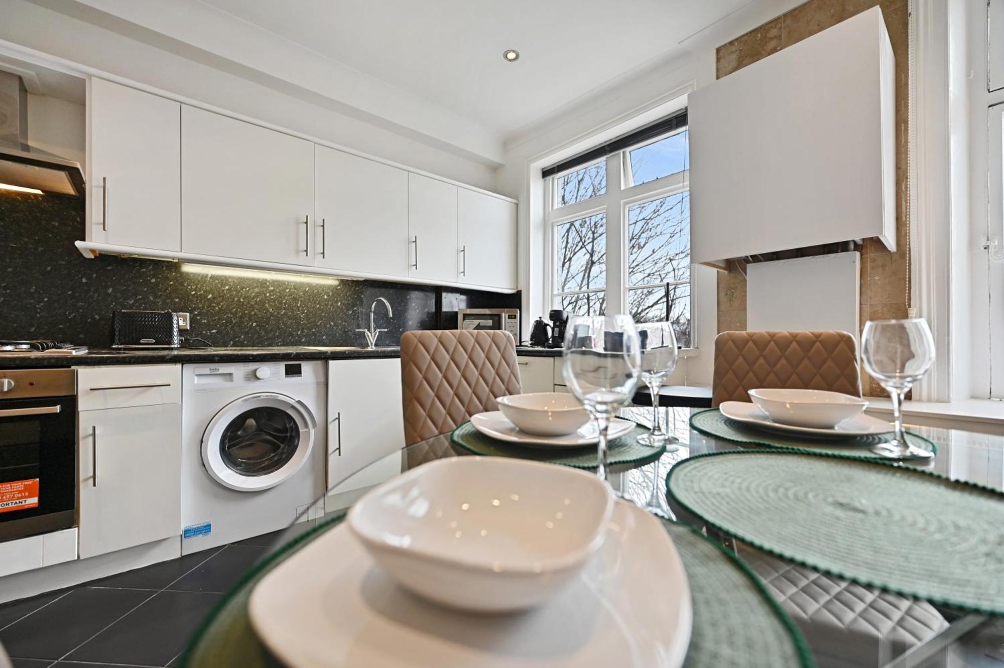 Beautiful 2 King Size Beds 2 Bath- Sleeps 5 In Earls Court Apartment London Exterior photo