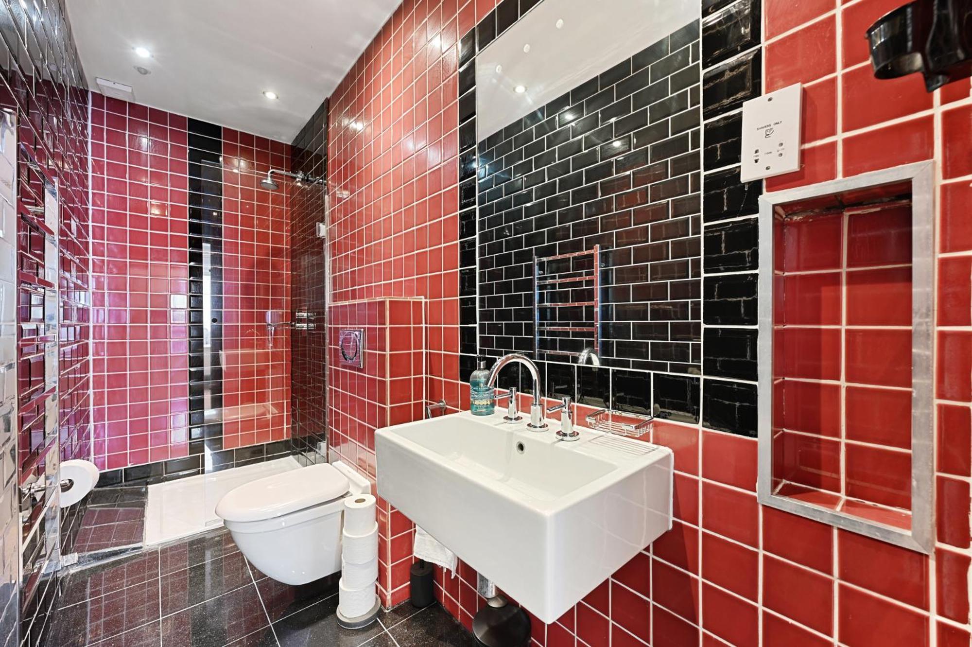 Beautiful 2 King Size Beds 2 Bath- Sleeps 5 In Earls Court Apartment London Exterior photo