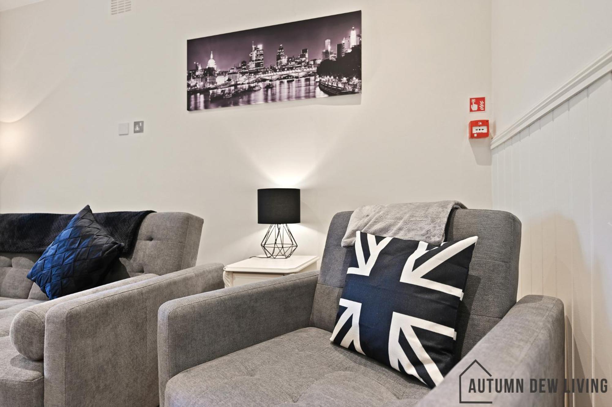 Beautiful 2 King Size Beds 2 Bath- Sleeps 5 In Earls Court Apartment London Exterior photo